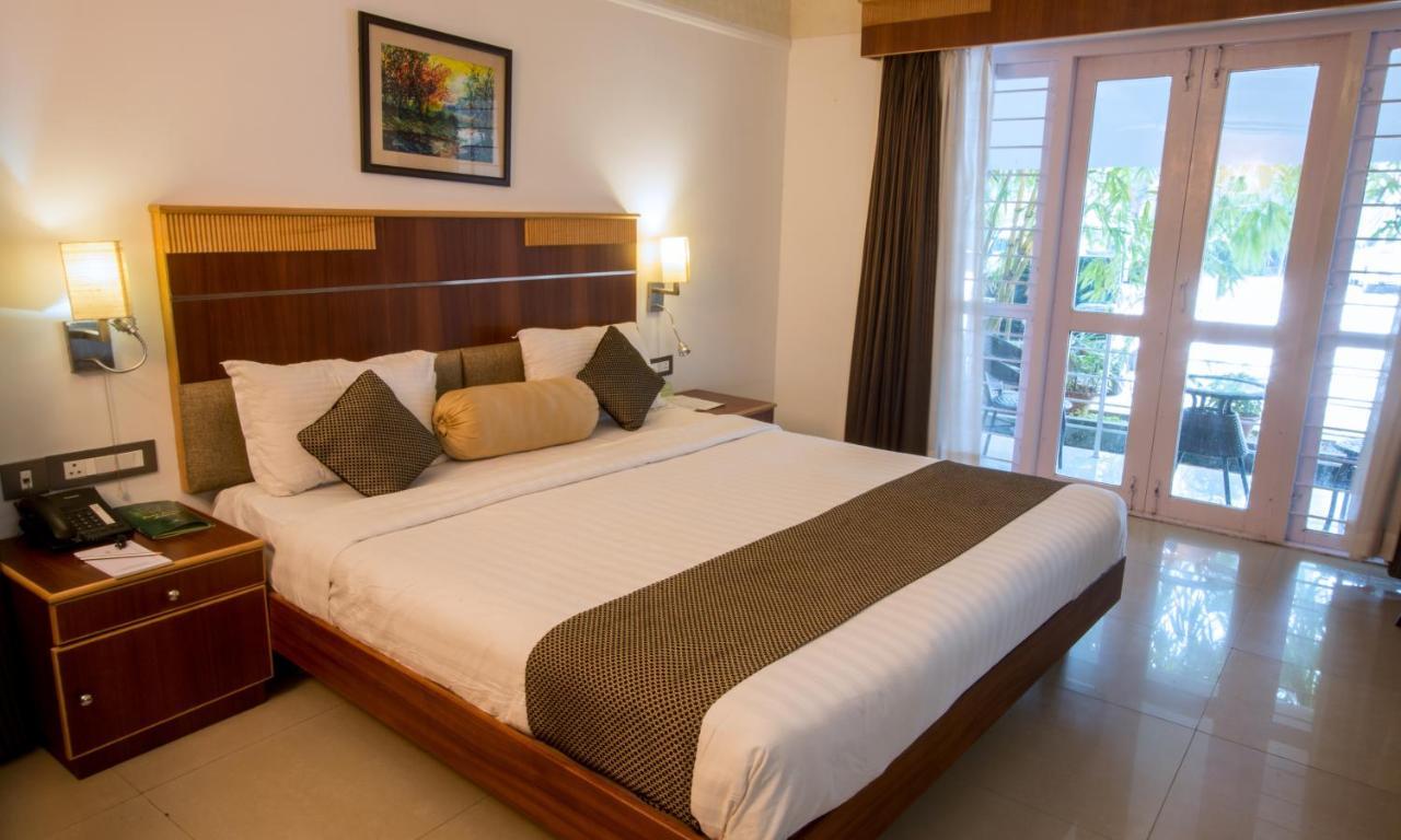 Contour Backwaters Hotel Resort & Convention Centre Ramankari Bagian luar foto