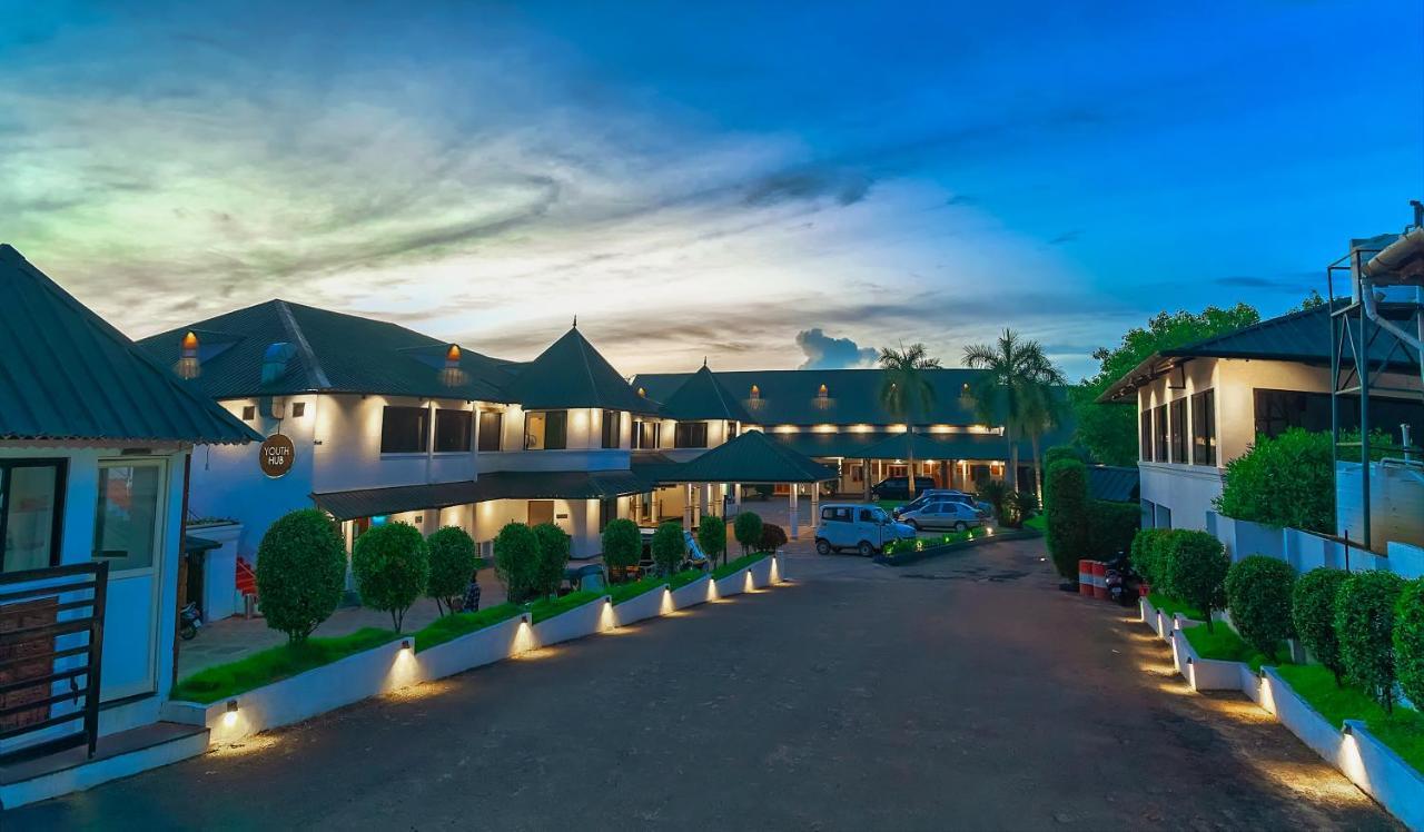 Contour Backwaters Hotel Resort & Convention Centre Ramankari Bagian luar foto