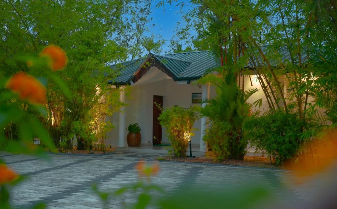 Contour Backwaters Hotel Resort & Convention Centre Ramankari Bagian luar foto