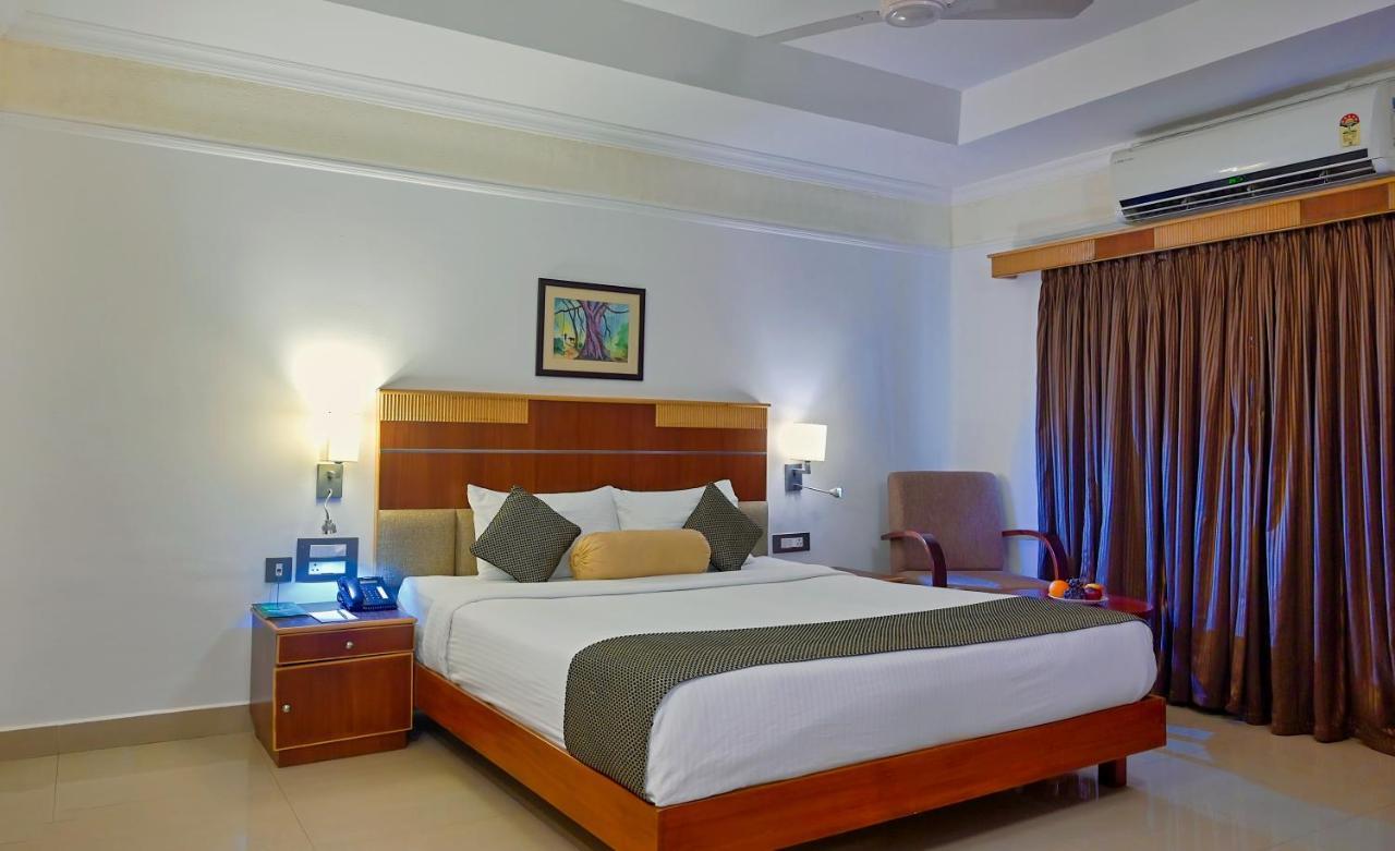Contour Backwaters Hotel Resort & Convention Centre Ramankari Bagian luar foto