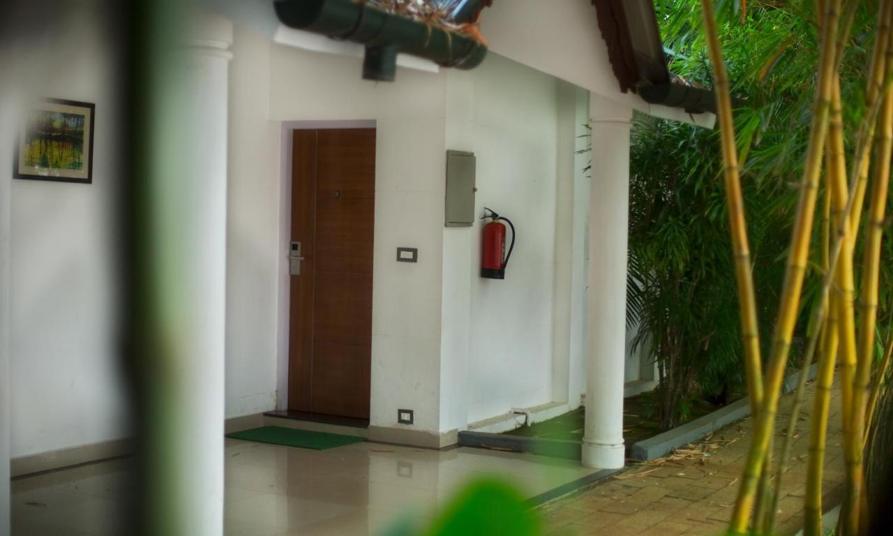 Contour Backwaters Hotel Resort & Convention Centre Ramankari Bagian luar foto