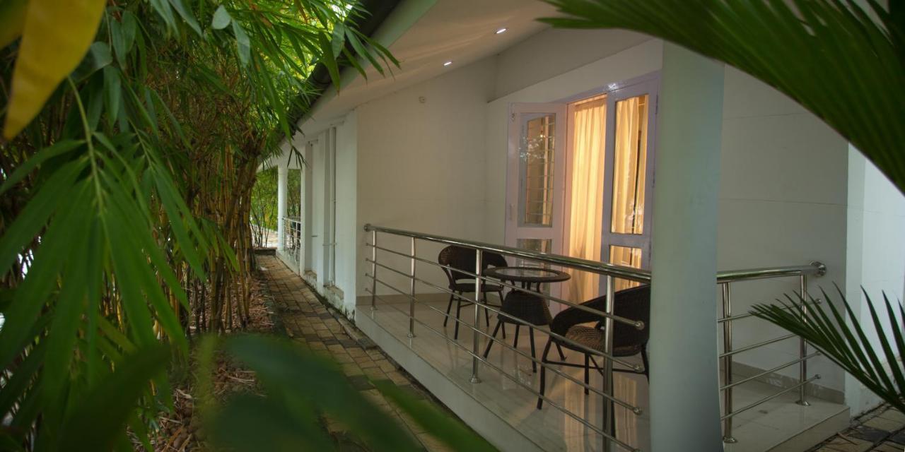 Contour Backwaters Hotel Resort & Convention Centre Ramankari Bagian luar foto